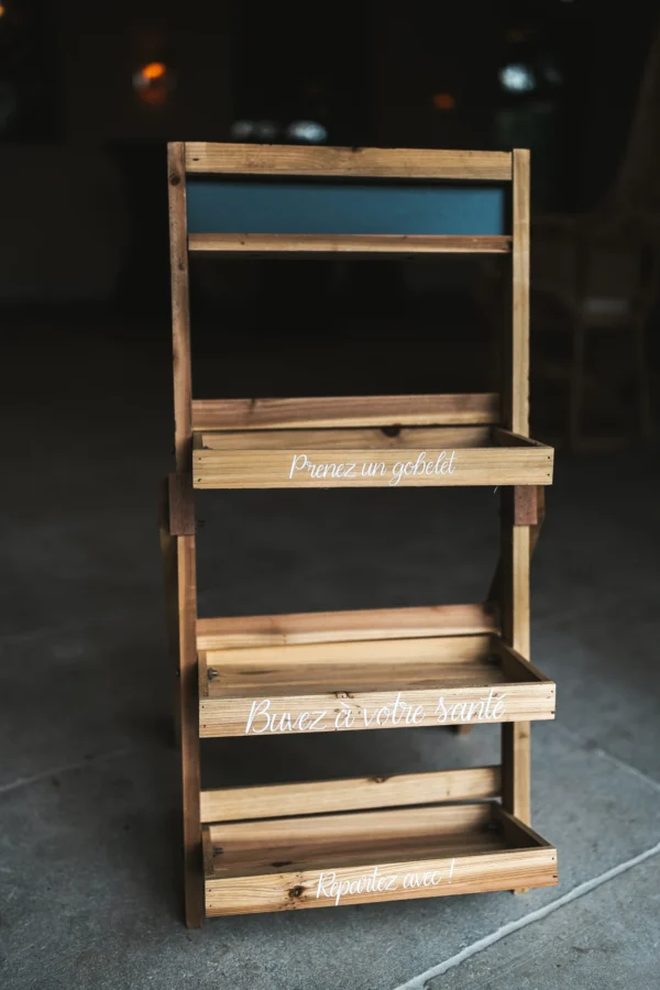 Étagère à gobelets