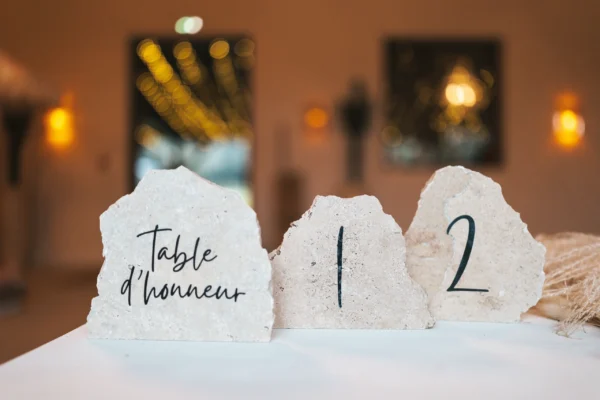 Numéro de table en pierre